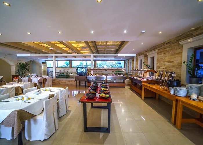 Macaris Suites & Spa