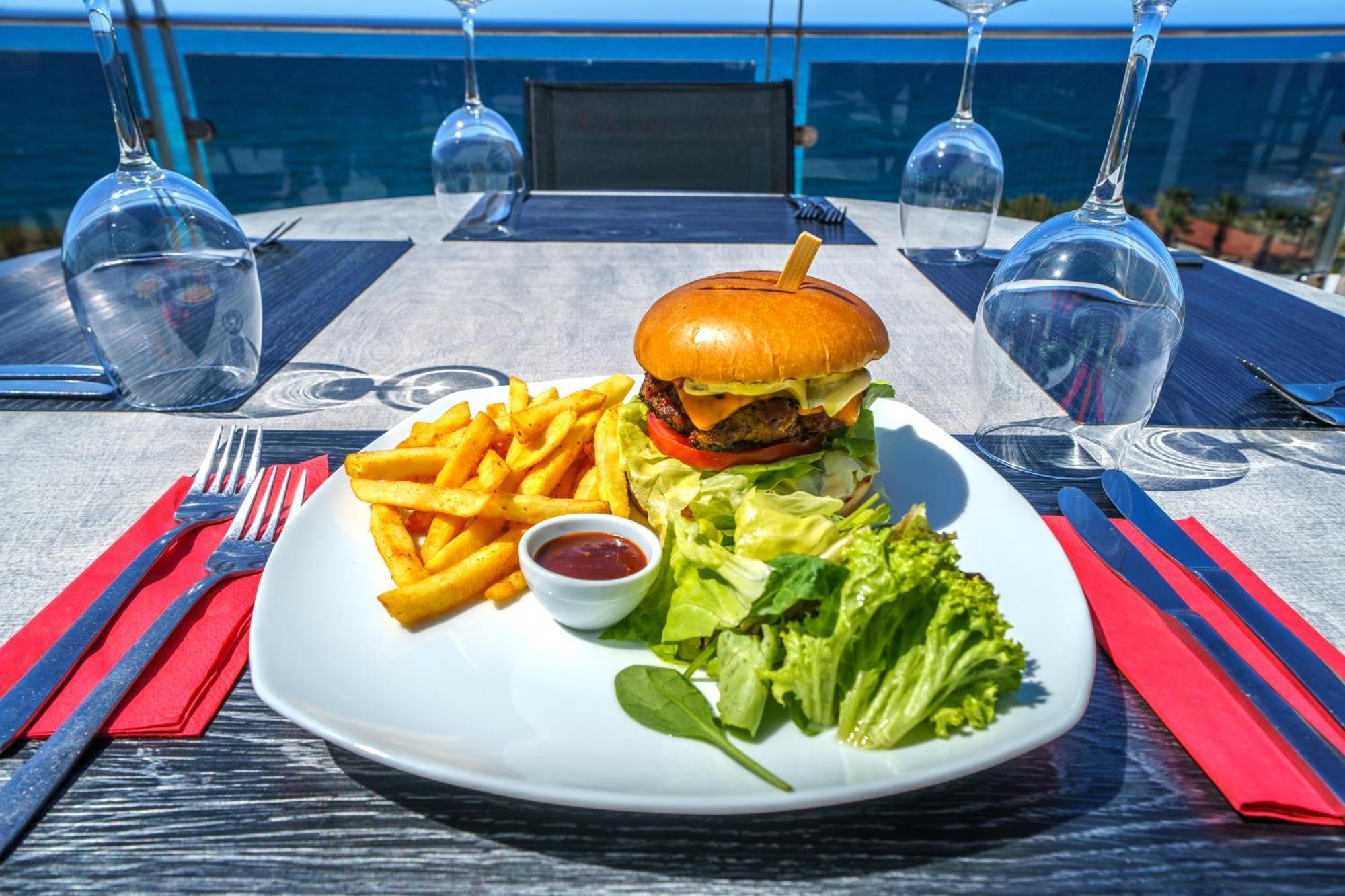 Macaris & Hotel Rethymno (Crete)