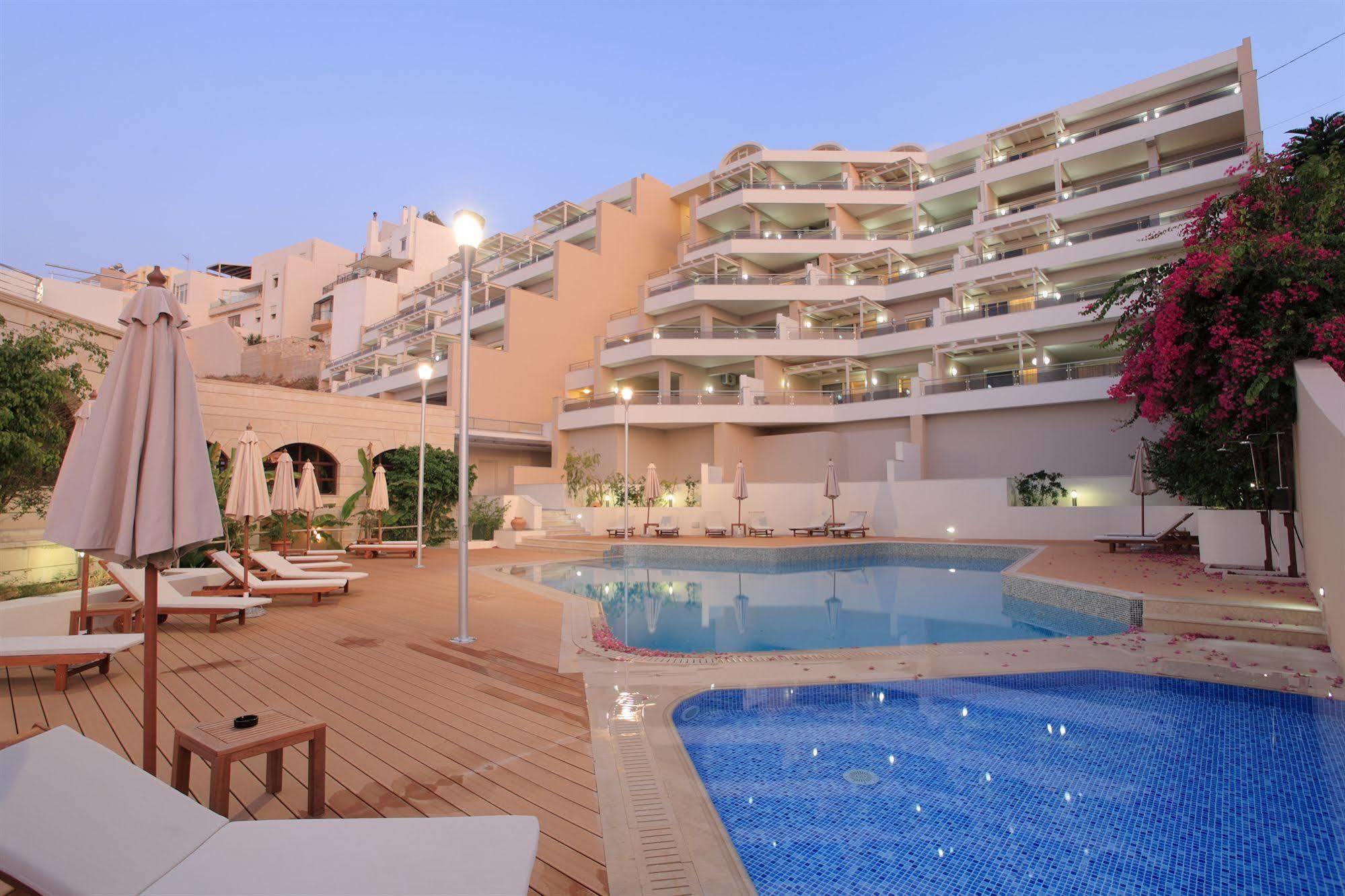 Hotel Macaris &